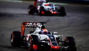 فورمولا 1: ريتشارد ميل تُهنئ رومان غروجان على انطلاقة استثنائية لهذا الموسم