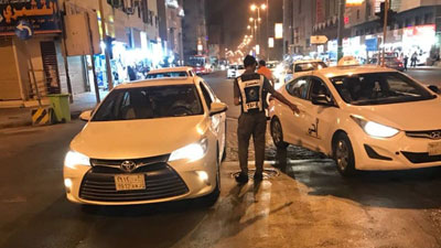 مبادرتين لضبط النظام وإزالة المركبات التالفة في مكة