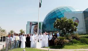 القرية العالمية تحتفي بيوم العلم الإماراتي بالتزامن مع افتتاح موسمها العشرين