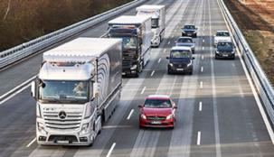 شاحنات دايملر تربط شاحناتها بالإنترنت