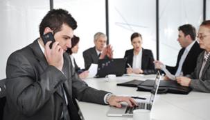 في بيئة العمل الرقمية... هذا ما يواجه الزملاء في مكاتبهم