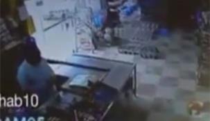 بالفيديو: نجاة طفل سعودي بعد اقتحام سيارة لسوبر ماركت