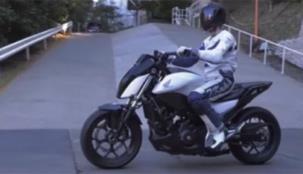 هوندا تطلق دراجة نارية ذات توازن ذاتي