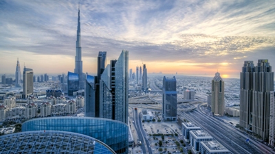 زخم الاقتصاد في منطقة الخليج يفقد بريقه وتوقعات بتراجع التصنيف