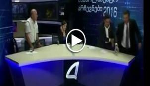 فضيحة على الهواء ... عراك مباشرة على الهواء!