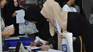 جامعة دبي تبدأ موسم التسجيل لفصل الربيع 2013