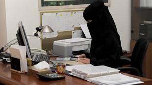 وأصبح للمرأة السعودية منصباً جديداً: رئيسة اتحاد عمال المملكة 