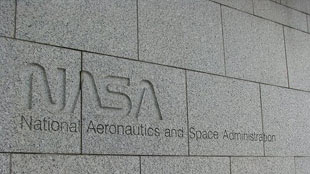 "ناسا" تحظر دخول السعوديين لمنشآتها