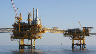 العقوبات على إيران تؤثر سلباً على امدادات النفط العالمية