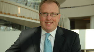 انخفاض يشهده النفط على خلفية الإفراج عن احتياطيات النفط الإستراتيجية 