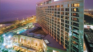 السعودية تدشّن جسرين جديدين للدخول إلى مطار الملك عبدالعزيز