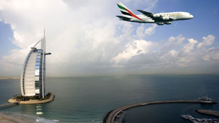 طيران الإمارات تحظى بجائزة أفضل شركة طيران عربية لعام 2012