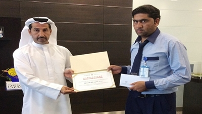 سائق تكسي بالشارقة يعيد 1.7 مليون درهم لصاحبها