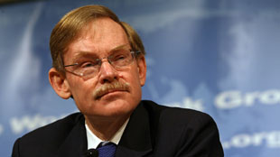 روبرت زوليك: على امريكا قيادة بعض الهيئات الدولية