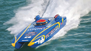 زورق "فيكتوري تيم" أول دورية بحرية فخرة لشرطة دبي