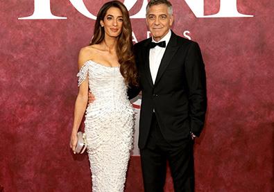نجوم هوليوود يختارون البذلات الكلاسيكية والألوان الحيادية في حفل جوائز Tony Awards