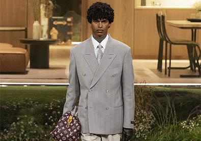 أسبوع باريس للموضة: الفخامة الهادئة في مجموعة لويس فويتون