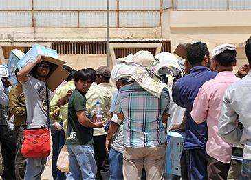 في الكويت: منع تجديد العقود المنتهية للوافدين العاملين بالحكومة
