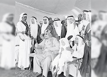 صورة نادرة للملك سعود بالزي العسكري