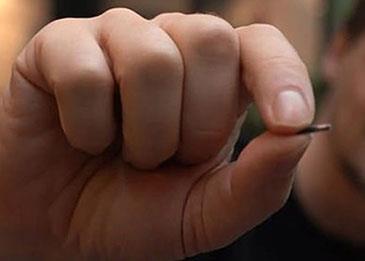 شريحة ذكية تحت الجلد تعمل كجواز سفر لكورونا