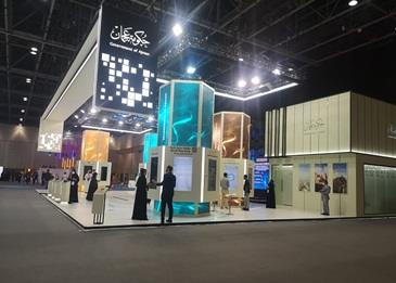 انطلاق فعاليات معرض جيتكس للتقنية في دبي واستقبال الزوار بروبوت عملاق