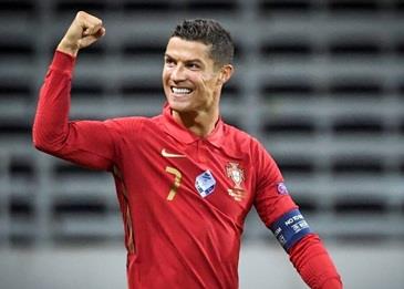 رونالدو يصبح أول شخص في العالم يصل عدد متابعيه  على مواقع التواصل إلى نصف مليار