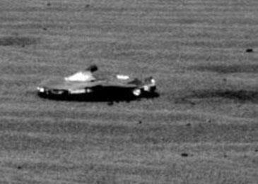 هل هذه سفينة فضائية غريبة على المريخ أو حطام ناسا ؟