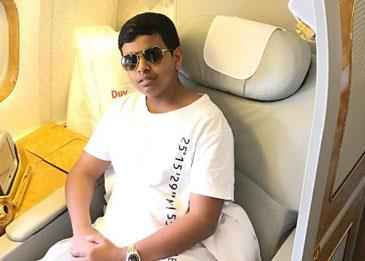 طفل دبي الثري يطلق اسمه على مخفوق حليب