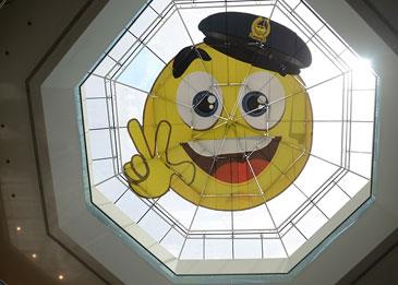 مركز شرطة مبتسم في دبي