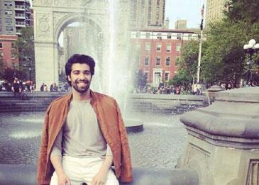 مواقع التواصل تشتعل بعد إعلان طبيب وسيم بحثه عن شريك للسكن