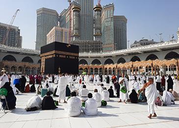 شرط الحصول على تصريح لأداء العمرة مستمر بعد شهر رمضان