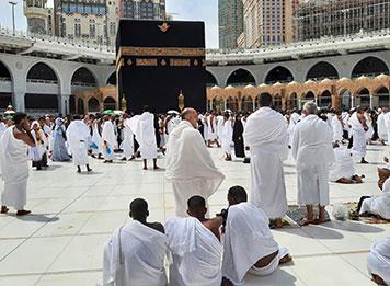 إتاحة أداء العمرة لحاملي جميع التأشيرات