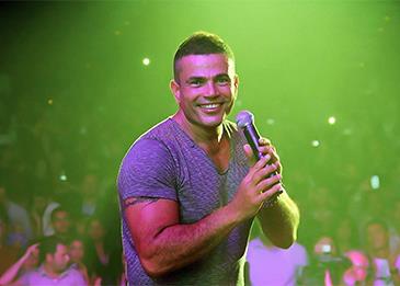معجب أحرج عمرو دياب على المسرح.. وردّة فعله غير متوقعة!
