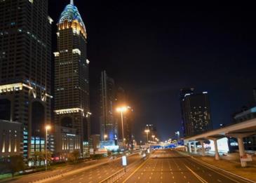 الإمارات تخفض ساعات حظر التجوال