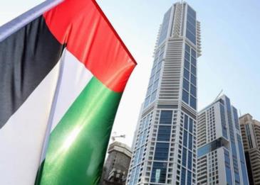 الإمارات تمنع البنوك من فصل أو تخفيض أجور الموظفين