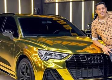 المطرب المصري حمو بيكا يفاجئ جمهوره بصورة لسيّارته المرصعة بالذهب