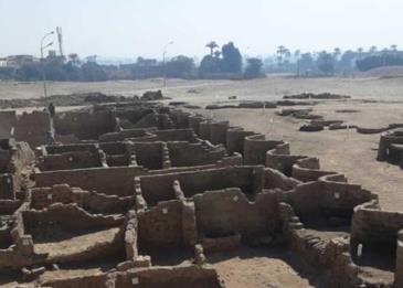 العثور على مدينة صعود آتون الفرعونية المفقودة تحت الرمل في الأقصر