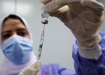 السعودية تشترط جرعتين من لقاح كورونا لركوب الطائرات والنقل العام