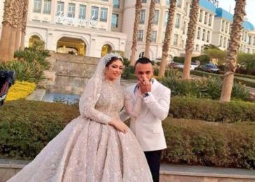 نجم "الأهلي" محمد أفشة يدخل القفص الذهبي وسط نخبة من نجوم الكرة المصرية