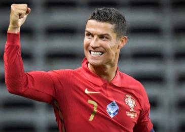 رونالدو يحصل على سيارة في دبي رقم لوحتها  CR 7