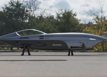 اطلاق أول سيارة سباق فورمولا 1 طائرة في العالم