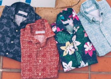 القمصان الملونة ذات الطبعات لإطلالة صيفية جذابة