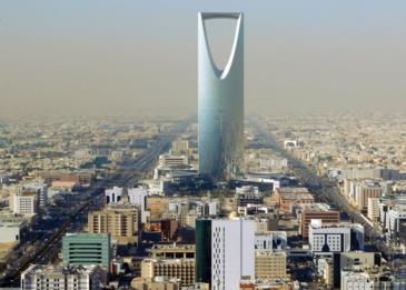 وزارة العمل السعودية تحدد شروط جديدة للقادمين على مهنة عامل الي السعودية