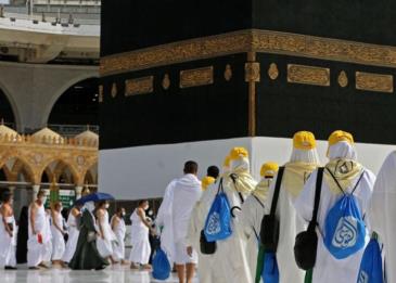 الحجاج ملزمون بارتداء الكمامة وبإجراء فحص مخبري باليوم الرابع بعد العودة إلى الدولة