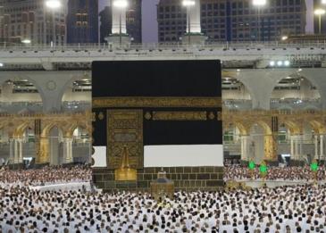 وزارة الحج تعلن فتح باب التقديم لطلبات تأشيرات العمرة