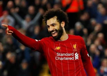 محمد صلاح يحتفل بعيد ميلاد ابنته مكة مرتديا زي بطل خارق