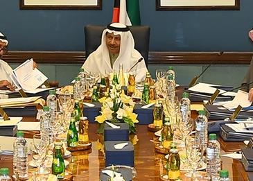 "الكويت" تخطط لزيادة رسوم الخدمات للوافدين