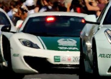 شرطة دبي تجهز 2000 سيارة ذكية العام الجاري