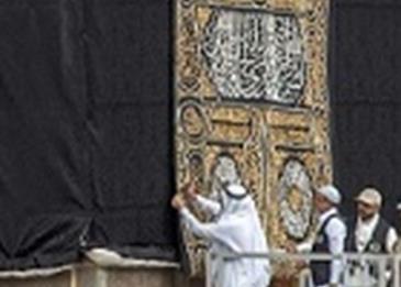 "تقاوم العوامل الطبيعية".. السعودية تُخصص سيارة لنقل كسوة الكعبة