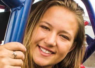 اضغط لمشاهدة الفيديو: أصغر سائقة شاحنات كبيرة في العالم، اعتادت أن تبني شاحناتها بنفسها!